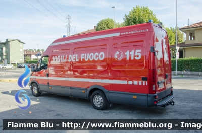 Iveco Daily III serie
Vigili del Fuoco
Comando Provinciale di Milano
Distaccamento Volontario di Corbetta (MI)
Polissoccorso e carro ventilazione allestito Fortini
VF 27525
Parole chiave: Iveco Daily_IIIserie Vigili_del_Fuoco Comando_Provinciale_Milano VF27525