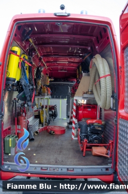 Iveco Daily III serie
Vigili del Fuoco
Comando Provinciale di Milano
Distaccamento Volontario di Corbetta (MI)
Polisoccorso e carro ventilazione allestito Fortini
VF 27525
Parole chiave: Iveco Daily_IIIserie Vigili_del_Fuoco Comando_Provinciale_Milano VF27525