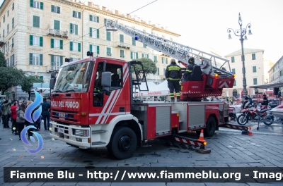 Iveco EuroFire 150E27 I serie
Vigili del Fuoco
Comando Provinciale di Savona
AutoScala da 37 metri allestimento Iveco-Magirus
VF 28944
Parole chiave: Iveco EuroFire_150E27_Iserie Vigili_del_Fuoco Comando_Provinciale_Savona VF28944