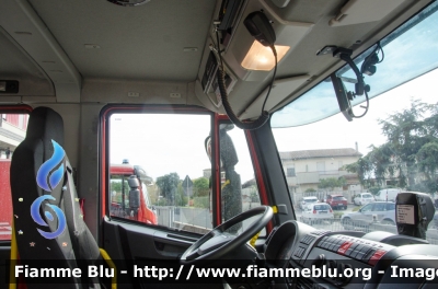 Iveco EuroCargo 120EL25 IV serie
Vigili del Fuoco
Comando Provinciale di Pistoia
AutoPompaSerbatoio allestimento Magirus
VF 31449
Parole chiave: Iveco EuroCargo_120EL25_IVserie VF31449