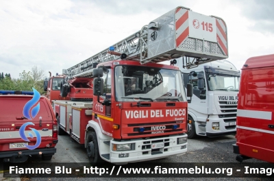 Iveco EuroFire 150E27 I serie
Vigili del Fuoco
Comando Provinciale di Firenze
Distaccamento Permanente di Empoli
AutoScala 27 metri allestimento Iveco-Magirus
VF 22233
Parole chiave: Iveco EuroFire_150E27_Iserie VF22233