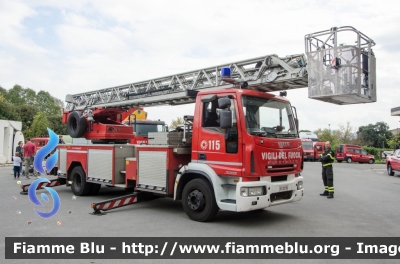 Iveco EuroCargo 150E28 II serie
Vigili del Fuoco
Comando Provinciale di Milano
Distaccamento Cittadino di Sardegna
AutoScala da 30 metri allestimento Iveco-Magirus con cambio automatico Allison
VF 22756
Parole chiave: Iveco EuroCargo_150E28_IIserie VF22756