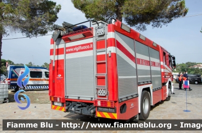 Mercedes-Benz Actros 1841 II serie
Vigili del Fuoco
Comando Provinciale di Livorno
Distaccamento Permanente di Cecina
AutoPompaSerbatoio allestimento BAI
VF 22623
Parole chiave: Mercedes_Benz Actros_1841_IIserie VF22623