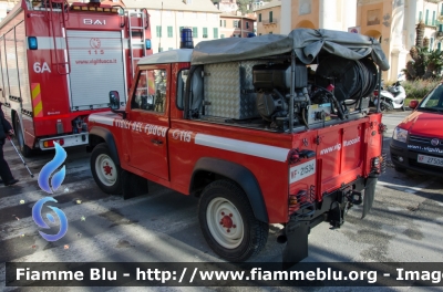 Land Rover Defender 90
Vigili Del Fuoco
Comando Provinciale di Savona
Distaccamento di Finale Ligure
VF 21534
Parole chiave: Land Rover_Defender_90 Vigili_del_Fuoco_Savona VF21534