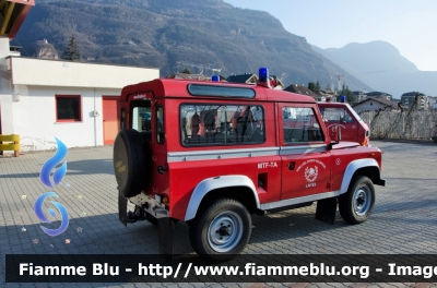 Land Rover Defender 90
Vigili del Fuoco 
Unione Distrettuale di Bolzano
Corpo Volontario di Laives 
Freiwillige Feuerwehr Leifers
VF 1FD BZ
Parole chiave: Land_Rover Defender90 Vigili_del_Fuoco Corpo_Volontario_Laives VF_1FD_BZ