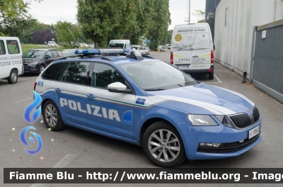 Skoda Octavia Wagon V serie
Polizia di Stato
Polizia Stradale
Polizia Autostradale
in servizio sulla rete Autovia Padana
Allestimento Focaccia
Decorazione Grafica Artlantis
POLIZIA M3663
Parole chiave: Skoda Octavia_Wagon_Vserie POLIZIA_M3663