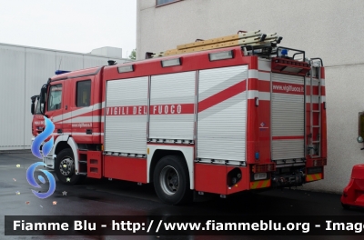 Mercedes-Benz Actros 1841 II serie
Vigili del Fuoco
Comando Provinciale di Brescia
AutoPompaSerbatoio allestimento Bai
VF 22591
Parole chiave: Mercedes_Benz Actros_1841_IIserie VF22591 REAS_2018