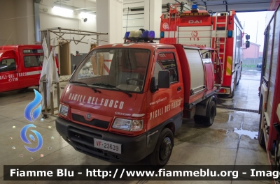 Piaggio Porter Colibrì 4x4 II serie
Vigili del Fuoco
Comando Provinciale di La Spezia
Distaccamento di Sarzana
AutoPompaSerbatoio allestimento Piemme Antincendi
VF 23639
Parole chiave: Piaggio Porter_Colibrì_4x4_IIserie Vigili_del_Fuoco_La_Spezia VF23639