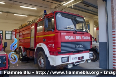 Iveco 190-26
Vigili del Fuoco
Comando Provinciale di La Spezia
Distaccamento di Sarzana
AutoBottePompa allestimento Baribbi
Ricondizionata Fortini
VF 16528
Parole chiave: Iveco 190_26 Vigili_del_Fuoco Comando_provinciale_La_Spezia VF16528