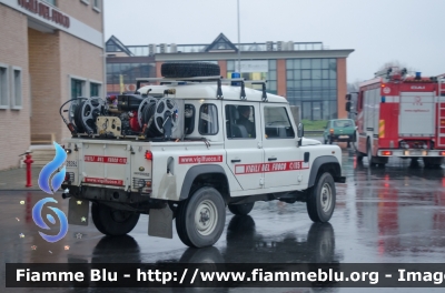 Land Rover Defender 110
Vigili del Fuoco
Comando Provinciale di La Spezia
Distaccamento di Sarzana
VF 28284
Parole chiave: Land Rover_Defender_110 Vigili_del_Fuoco_La_Spezia VF28284