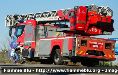 Iveco EuroCargo 160E32 IV serie
Vigili del Fuoco
Comando Provinciale di Prato
Autoscala articolata M32L-AS 32 metri
Allestimento Magirus
VF 32952
Parole chiave: Iveco EuroCargo_160E32_IVserie VF32952