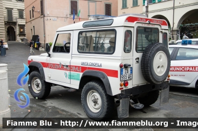 Land Rover Defender 90
Polizia Municipale
Unione dei Comuni Circondario Empolese Valdelsa (FI)
Nucleo Cinofili
Allestito Ciabilli
Ex Polizia Municipale Montaione (FI)
Parole chiave: Land_Rover Defender_90