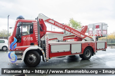 Iveco EuroCargo 120E22 III serie
Vigili del Fuoco
Comando Provinciale di La Spezia
Ex Comando Provinciale di Roma
Piattaforma Multitel-Pagliero
VF 25731
Parole chiave: Iveco EuroCargo_120E22_IIIserie VF25731