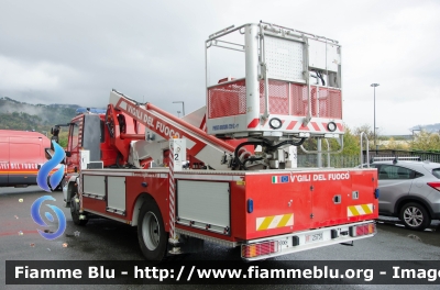 Iveco EuroCargo 120E22 III serie
Vigili del Fuoco
Comando Provinciale di La Spezia
Ex Comando Provinciale di Roma
Piattaforma Multitel-Pagliero
VF 25731
Parole chiave: Iveco EuroCargo_120E22_IIIserie VF25731