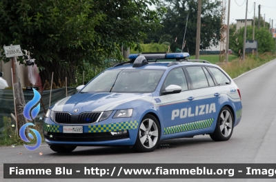 Skoda Octavia Wagon V serie
Polizia di Stato
Polizia Stradale
Allestimento Focaccia
Decorazione grafica artlantis
POLIZIA M4683
Parole chiave: Skoda Octavia_Wagon_Vserie POLIZIAM4683