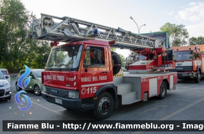 Iveco Zeta 109-14
Vigili del Fuoco
Comando Provinciale dell'Aquila
Distaccamento di Sulmona
AutoScala allestimento Iveco-Magirus
VF 16882
Parole chiave: Iveco Zeta_109_14 Vigili_del_Fuoco Comando_Provinciale_Aquila VF16882