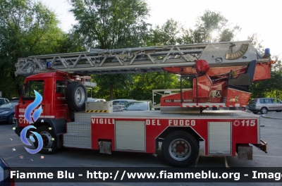 Iveco Zeta 109-14
Vigili del Fuoco
Comando Provinciale dell'Aquila
Distaccamento di Sulmona
AutoScala allestimento Iveco-Magirus
VF 16882
Parole chiave: Iveco Zeta_109_14 Vigili_del_Fuoco Comando_Provinciale_Aquila VF16882