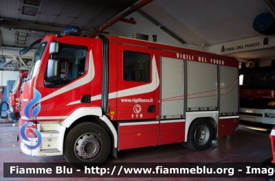 Volvo FL 280 III serie
Vigili del Fuoco
Comando Provinciale de L'Aquila
Distaccamento di Sulmona
AutoPompaSerbatoio allestimento Bai
VF 25569
Parole chiave: Volvo FL_280_IIIserie Vigili_del_Fuoco_Aquila Vf25569