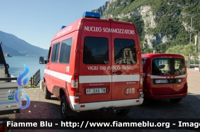 Mercedes-Benz Sprinter 4x4 II serie
Vigili del Fuoco
Corpo Permanente di Trento
Nucleo Sommozzatori
VF 0A6 TN
Parole chiave: Mercedes_Benz Sprinter_4x4_IIserie VF06ATN