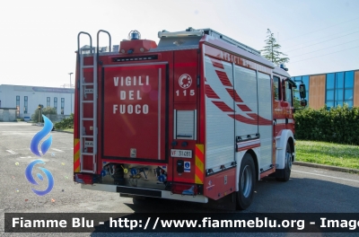 Man TGM 15.250 III serie
Vigili del Fuoco
Comando Provinciale di Firenze
Distaccamento Permanente di Empoli
AutoPompaSerbatoio allestimento BAI
VF 31481
Parole chiave: Man TGM_15_250_IIIserie VF31481