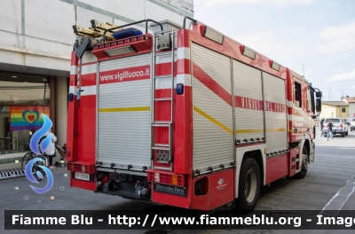 Mercedes-Benz Actros 1841 II serie
Vigili del Fuoco
Comando Provinciale di Firenze
Distaccamento Volontario di Calenzano
AutoPompaSerbatoio allestimento BAI
VF 23338
Parole chiave: Mercedes_Benz Actros_1841_IIserie VF23338