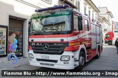 Mercedes-Benz Actros 1841 II serie
Vigili del Fuoco
Comando Provinciale di Firenze
Distaccamento Volontario di Calenzano
AutoPompaSerbatoio allestimento BAI
VF 23338
Parole chiave: Mercedes_Benz Actros_1841_IIserie VF23338