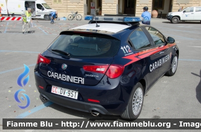 Alfa Romeo Nuova Giulietta restyle
Carabinieri
Nucleo Operativo Radiomobile
Allestita NCT Nuova Carrozzeria Torinese
Decorazione Grafica Artlantis
CC DV 951
Parole chiave: Alfa_Romeo Nuova_Giulietta restyle CCDV951