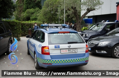 Skoda Octavia Wagon V serie
Polizia di Stato
Polizia Stradale
Allestimento Focaccia
Decorazione Grafica Artlantis
POLIZIA M5292
Parole chiave: Skoda Octavia_Wagon_Vserie POLIZIA_M5292