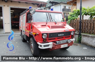 Iveco VM90
Vigili del Fuoco
Unione Distrettuale Alto Garda e Ledro
Corpo Volontario di Tiarno di Sopra
Allestimento Kofler Fahrzeugbau
VF D00 TN
Parole chiave: Iveco_VM90 VFD00TN