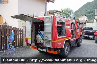 Iveco VM90
Vigili del Fuoco
Unione Distrettuale Alto Garda e Ledro
Corpo Volontario di Tiarno di Sopra
Allestimento Kofler Fahrzeugbau
VF D00 TN
Parole chiave: Iveco_VM90 VFD00TN