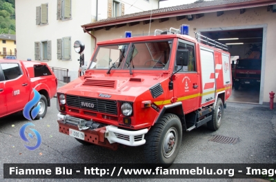 Iveco VM90
Vigili del Fuoco
Unione Distrettuale Alto Garda e Ledro
Corpo Volontario di Tiarno di Sopra
Allestimento Kofler Fahrzeugbau
VF D00 TN
Parole chiave: Iveco_VM90 VFD00TN