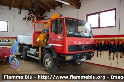 Mercedes-Benz 1124 4x4
Vigili del Fuoco
Unione Distrettuale Alto Garda Ledro (TN)
Assegnata al Corpo Volontario di Tiarno di Sopra
VF E78 TN
Parole chiave: Mercedes_Benz 1124_4x4 VFE78TN