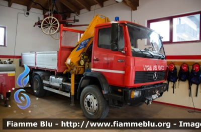 Mercedes-Benz 1124 4x4
Vigili del Fuoco
Unione Distrettuale Alto Garda Ledro (TN)
Assegnata al Corpo Volontario di Tiarno di Sopra
VF E78 TN
Parole chiave: Mercedes_Benz 1124_4x4 VFE78TN