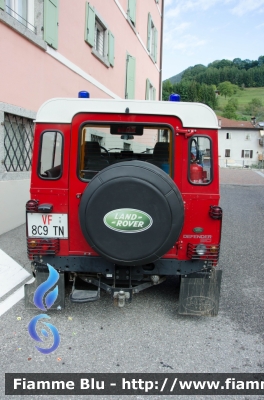 Land Rover Defender 90
Vigili del Fuoco
Unione Distrettuale Alto Garda e Ledro
Corpo Volontario di Tiarno di Sopra (TN)
VF 8C9 TN
Parole chiave: Land_Rover Defender_90 VF8C9TN