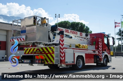 Iveco EuroCargo 120E22 IV serie
Vigili del Fuoco
Unione Distrettuale Alto Garda e Ledro
Corpo Volontario di Riva del Garda (TN)
Piattaforma aerea DT30F da 30 metri allestimento Cela Platforms
VF 8V3 TN
Parole chiave: Iveco EuroCargo_120E22_IVserie VF8V3TN