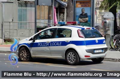 Fiat Punto Evo
Polizia Locale Albenga (SV)
Allestita Ciabilli
POLIZIA LOCALE YA 155 AH
Parole chiave: Fiat Punto_Evo POLIZIALOCALE _YA155AH