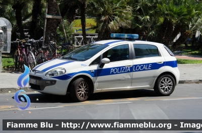 Fiat Punto Evo
Polizia Locale Albenga (SV)
Allestita Ciabilli
POLIZIA LOCALE YA 155 AH
Parole chiave: Fiat Punto_Evo POLIZIALOCALE _YA155AH