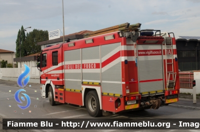 Mercedes-Benz Actros 1841 II serie
Vigili del Fuoco
Comando Provinciale di Firenze
Distaccamento Permanente di Figline Valdarno
AutoPompaSerbatoio allestimento Bai
VF 23337
Parole chiave: Mercedes_Benz Actros_1841_IIserie VF23337