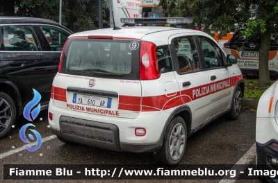 Fiat Nuova Panda II serie
09 - Polizia Municipale Santa Croce sull'Arno (PI)
Allestimento Ciabilli
POLIZIA LOCALE YA 610 AR
Parole chiave: Fiat Nuova_Panda_IIserie POLIZIALOCALE YA610AR