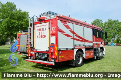 Mercedes-Benz Arocs 1832
Vigili del Fuoco
Comando Provinciale di Prato
Bimodale (strada-rotaia)
Allestimento BAI
VF 30042
Parole chiave: Mercedes_Benz Arocs_1832 VF30042