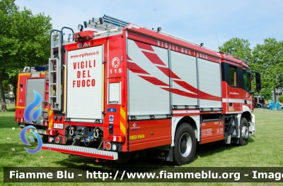 Mercedes-Benz Arocs 1832
Vigili del Fuoco
Comando Provinciale di Prato
Bimodale (strada-rotaia)
Allestimento BAI
VF 30042
Parole chiave: Mercedes_Benz Arocs_1832 VF30042