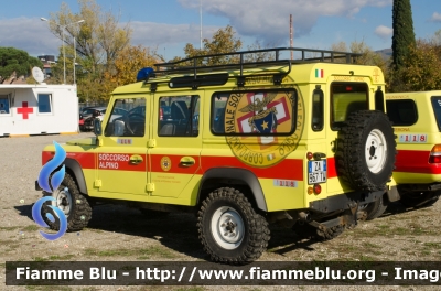 Land Rover Defender 110
Corpo Nazionale del Soccorso Alpino e Speleologico 
Regione Toscana
XXXIII Delegazione
Stazione Appennino Toscano
Parole chiave: Land_Rover Defender_110