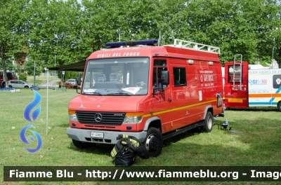 Mercedes-Benz Vario 814D
Vigili del Fuoco
Comando Provinciale di Prato
AutoFurgone/Unità di Crisi Locale allestimento Bai
VF 23823
Parole chiave: Mercedes_Benz Vario_814D VF23823