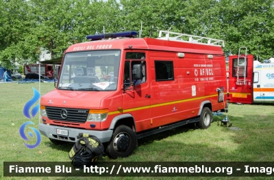 Mercedes-Benz Vario 814D
Vigili del Fuoco
Comando Provinciale di Prato
AutoFurgone/Unità di Crisi Locale allestimento Bai
VF 23823
Parole chiave: Mercedes_Benz Vario_814D VF23823