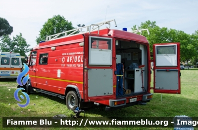 Mercedes-Benz Vario 814D
Vigili del Fuoco
Comando Provinciale di Prato
AutoFurgone/Unità di Crisi Locale allestimento Bai
VF 23823
Parole chiave: Mercedes_Benz Vario_814D VF23823