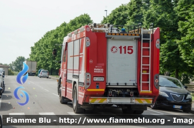 Iveco Stralis AF190S40 I serie
Vigili del Fuoco
Comando Provinciale di Prato
Distaccamento Permanente di Montemurlo
AutoPompaSerbatoio allestimento Iveco-Magirus
VF 23976
Parole chiave: Iveco Stralis_AF190S40_Iserie VF23976