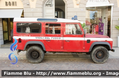 Land Rover Defender 110
Vigili del fuoco
Comando Provinciale di Livorno
Ex Nucleo Sommozzatori
VF 22719
Parole chiave: Land_Rover Defender_110 VF22719