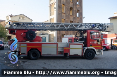 Iveco EuroFire 150E27 I serie
Vigili del Fuoco
Comando Provinciale di Arezzo
Distaccamento Permanente di Montevarchi
AutoScala da 27 metri allestimento Iveco-Magirus
Ricondizionata Fortini
VF 18701
Parole chiave: Iveco EuroFire_150E27_Iserie VF18701