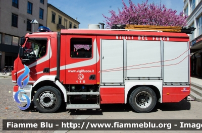 Volvo FL 280 III serie
Vigili del Fuoco
Comando Provinciale di Livorno
Distaccamento Volontario di Collesalvetti
AutoPompaSerbatoio allestimento Bai
VF 25700
Parole chiave: Volvo FL_280_IIIserie VF25700