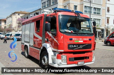 Volvo FL 280 III serie
Vigili del Fuoco
Comando Provinciale di Livorno
Distaccamento Volontario di Collesalvetti
AutoPompaSerbatoio allestimento Bai
VF 25700
Parole chiave: Volvo FL_280_IIIserie VF25700